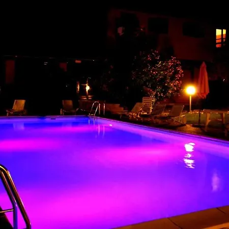 — Pool — Idro *