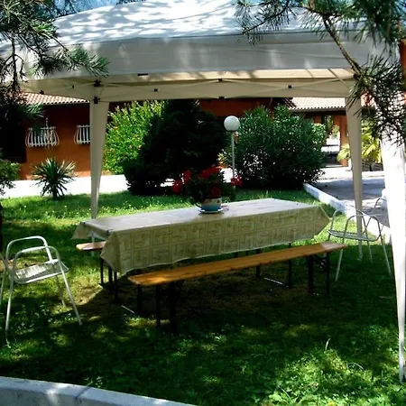 아파트 — Pool — Idro *